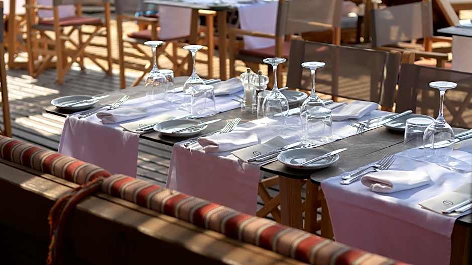 High Beach White - Adults Only