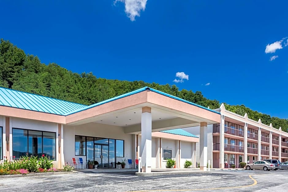 Howard Johnson by Wyndham Salem Hotel & Conference Center