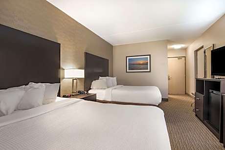 2 QUEEN BEDS,NSMK,HI SPEED NET,REFRIG,COFMKR,IRON