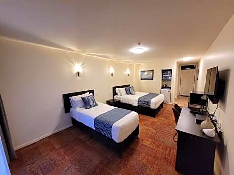 City of Sails Motel