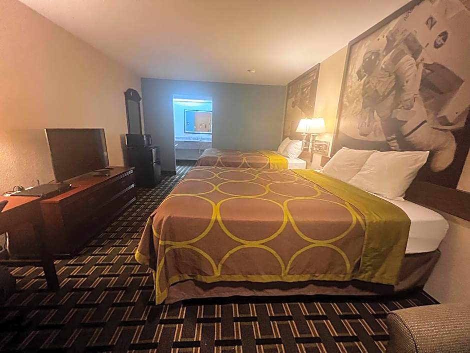 Super 8 by Wyndham Baytown / I-10 – Baytown, TX