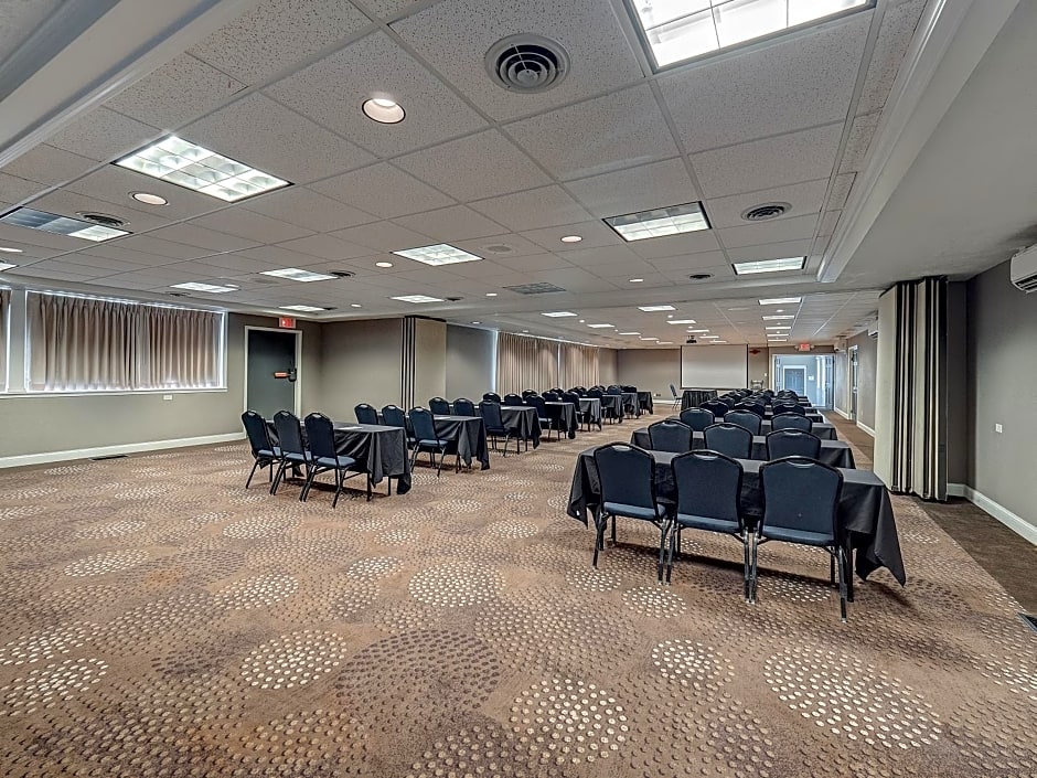 Eastland Suites Extended Stay Hotel & Conference Center Urbana