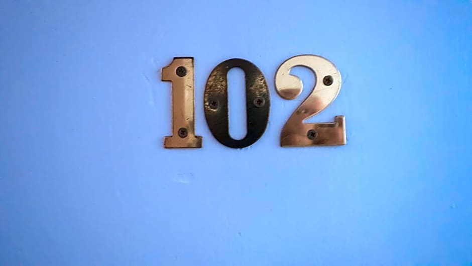 Hampton Court Apartments