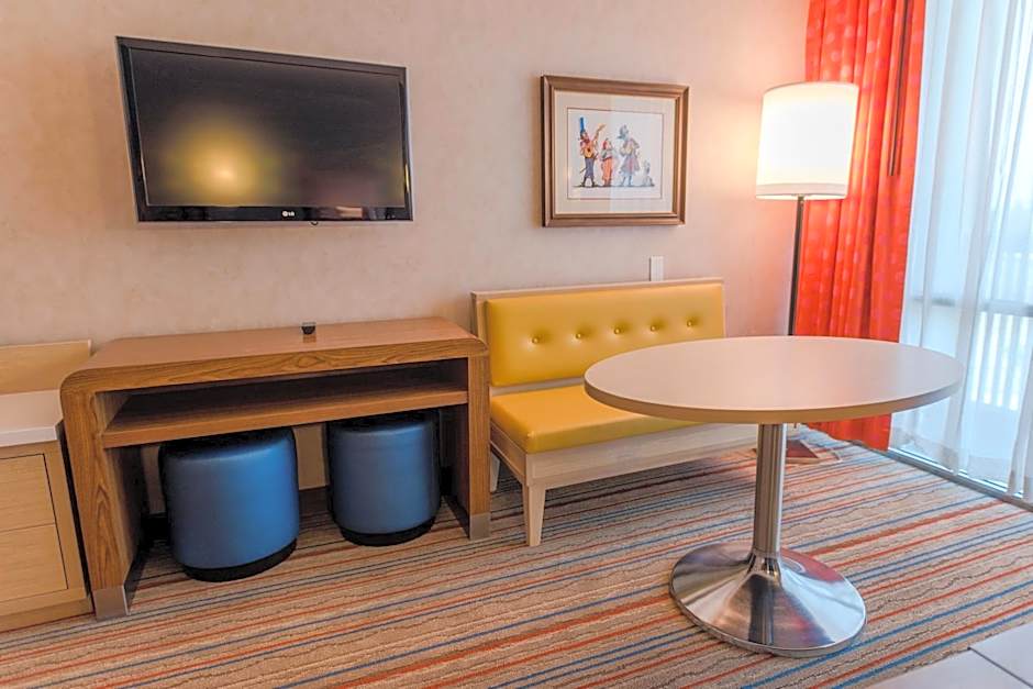 Howard Johnson by Wyndham Anaheim Hotel & Water Playground