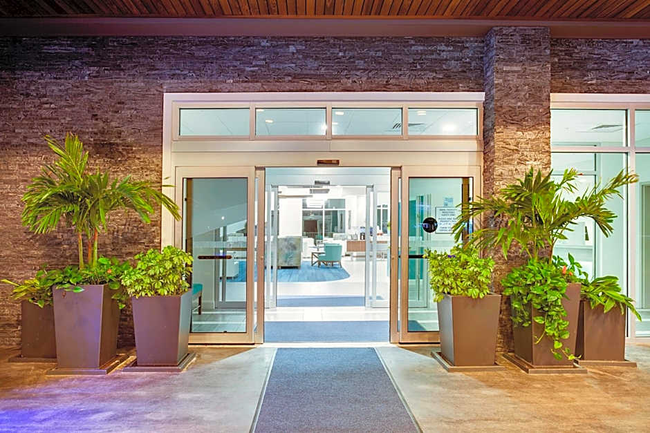 Holiday Inn Express & Suites Panama City Beach - Beachfront By IHG