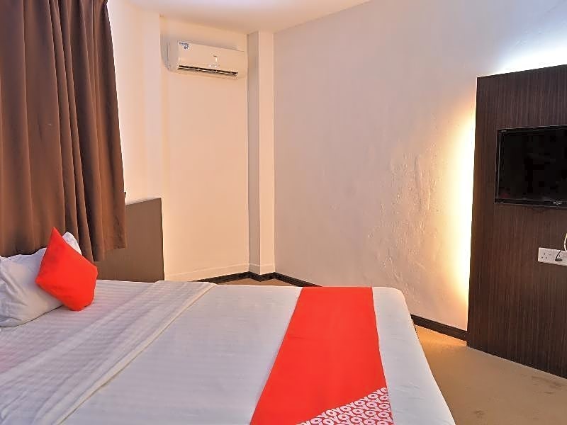 OYO 43960 Laksamana Executive & Boutique Hotel