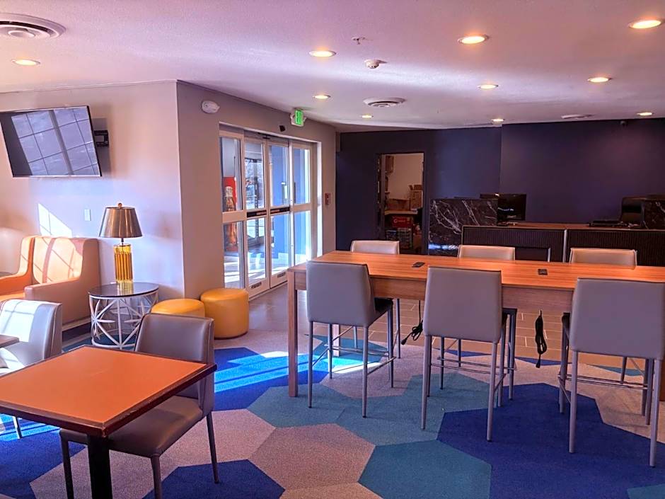 Microtel Inn & Suites by Wyndham Denver Airport