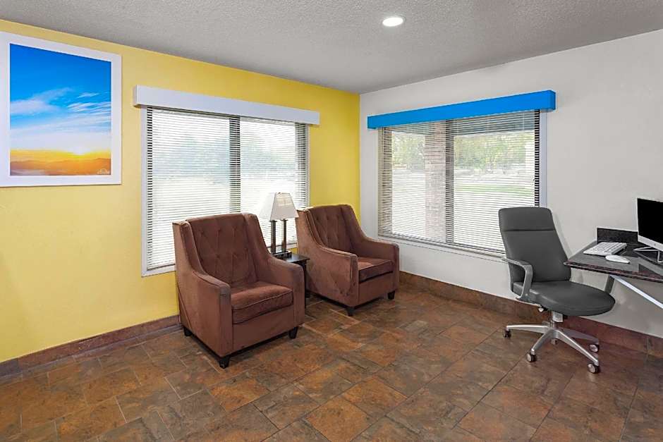 Days Inn by Wyndham Mason City