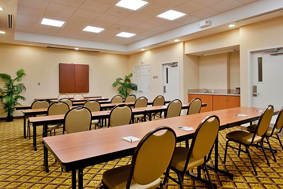 Candlewood Suites Norfolk Airport, an IHG Hotel