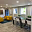 Days Inn & Suites by Wyndham Cincinnati North