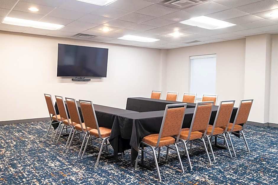 Hampton Inn & Suites Addison