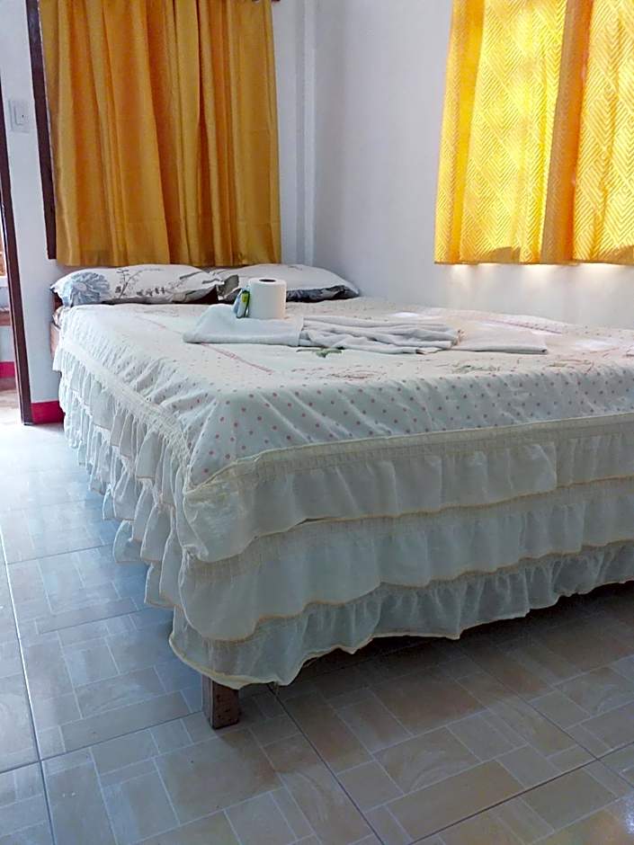 D' Angels Inn, Port Barton