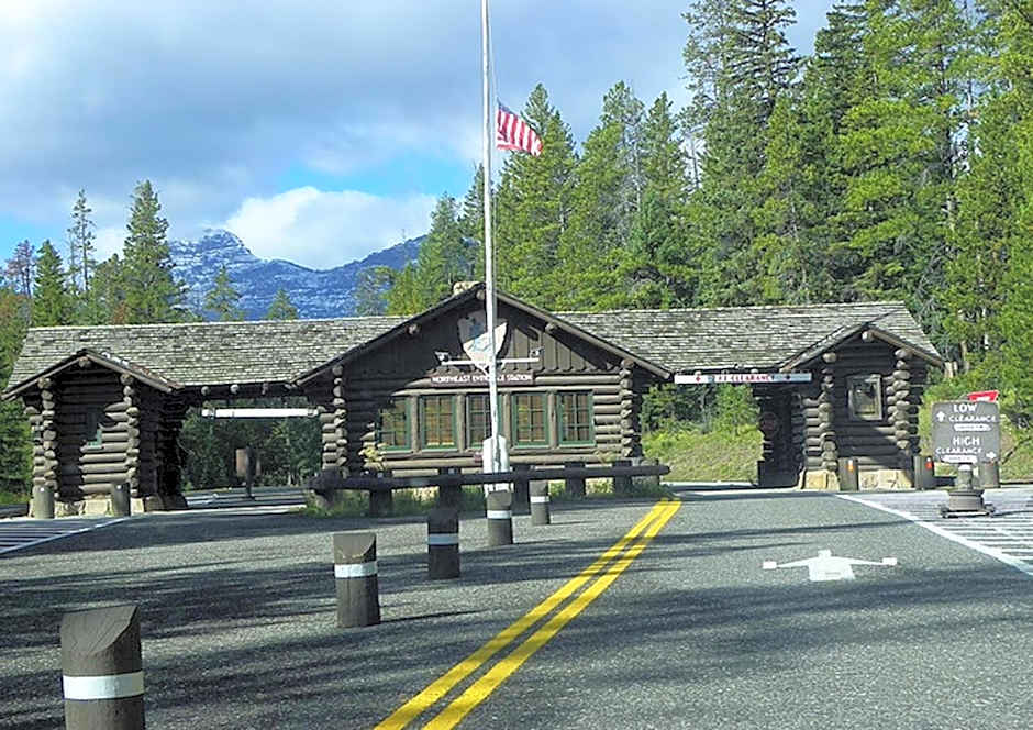 Soda Butte Lodge