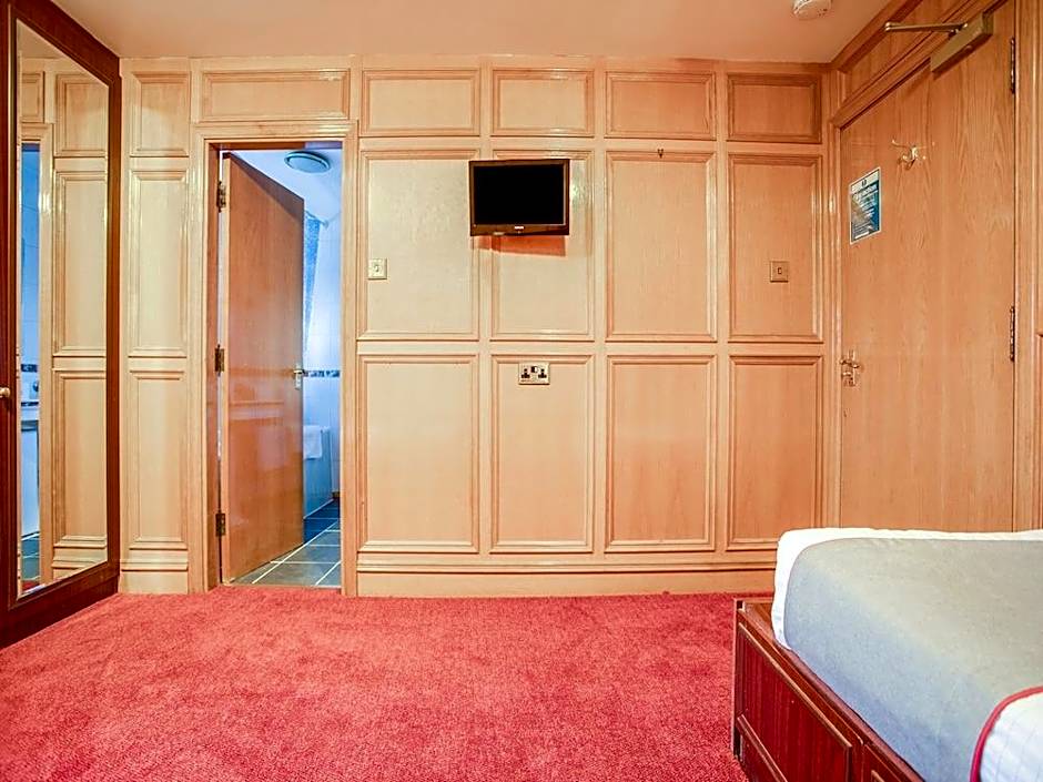 OYO The Rowers Hotel