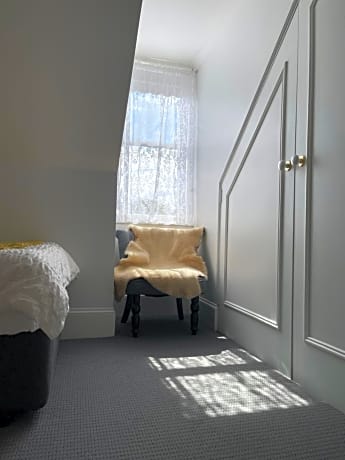 Eliza Twin Room with En-suite Bathroom 