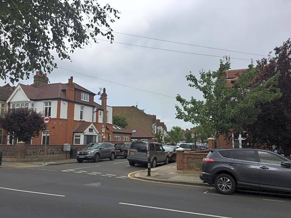 Sandra & Andrew's B&B – London