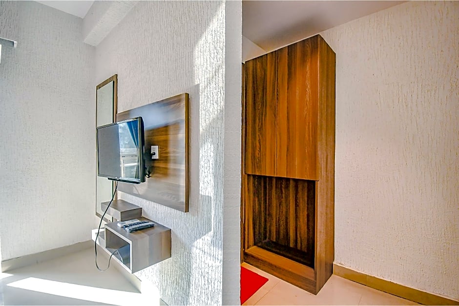 FabHotel Lake View Topsia - China Town