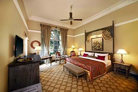 Deluxe Garden View King Room