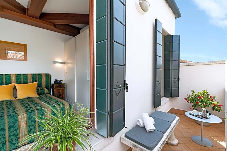 Photo 1 of 14 of 2 Bedroom Apartment, Canal View, Terrace