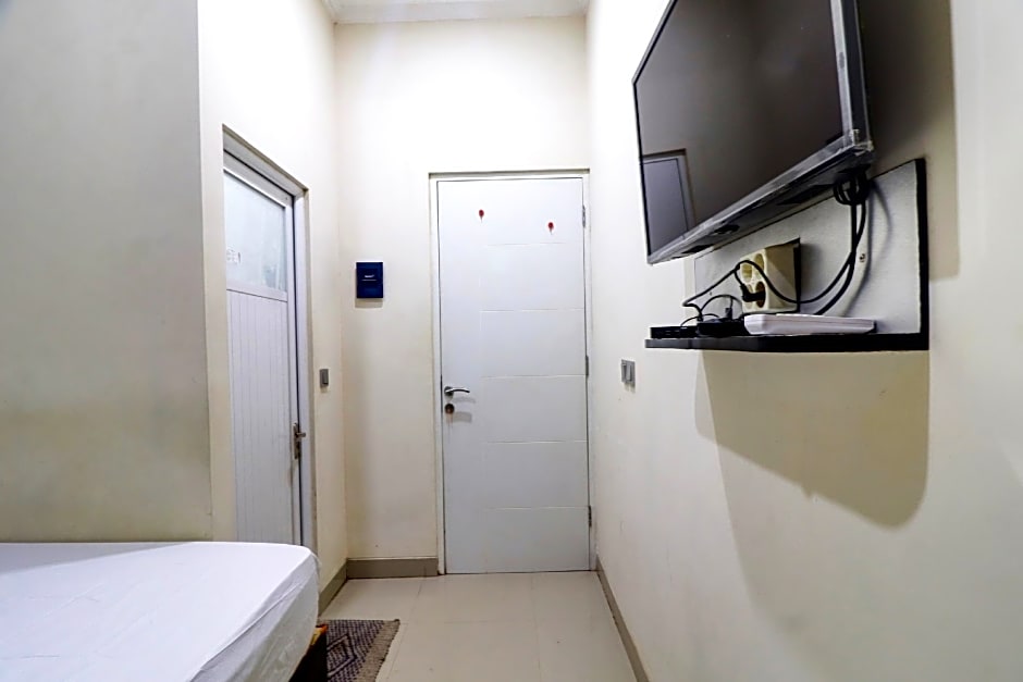 OYO Life 92707 D-akomiba Residence