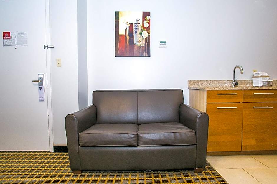 Pointe Plaza Hotel