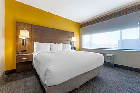 1 Queen Bed Nonsmoking