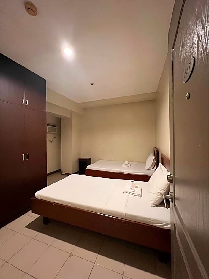 Blue Velvet Hotel -CM Recto