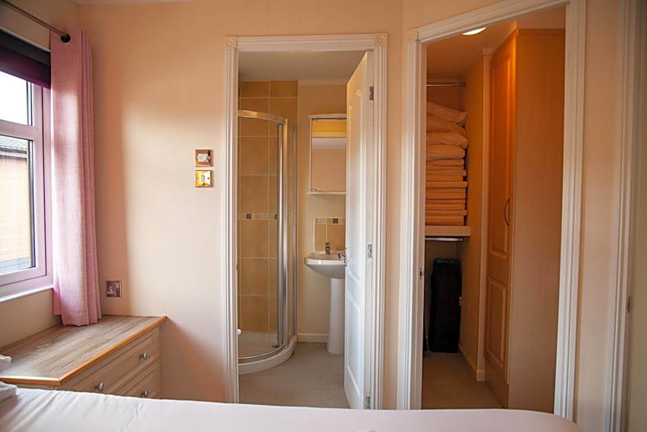 Saffron Lodge With Hot Tub