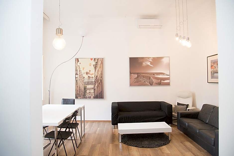 Lovecroatia Zagreb-'Paxnest' HOSTEL, No party! Cozy and quiet! Separated Men and women's Dormitory and Shower room! Indoor shoes provided! Lower beds with curtains for privacy! Maximum 4-5 beds per room! Fully prepared bed sheets! Have Laundry shop