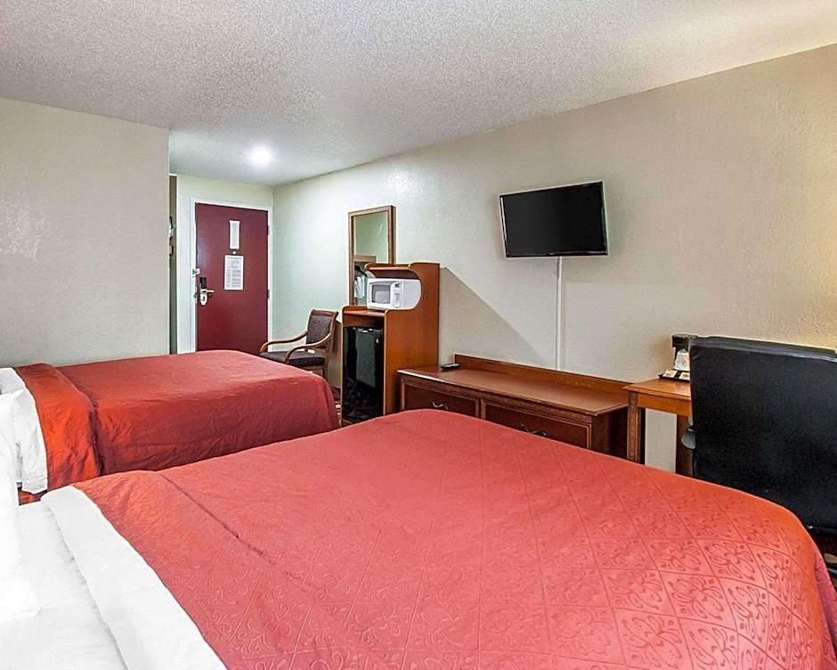Quality Inn & Suites Kansas City I-435n Near Sports Complex
