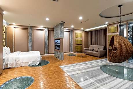 Monarch Double Room