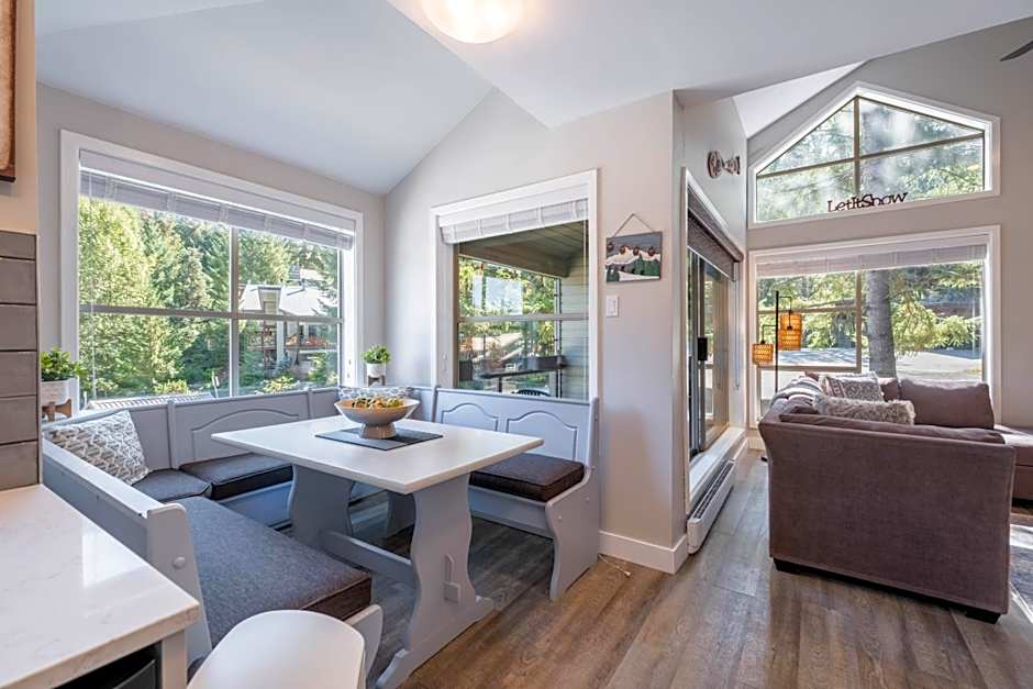 Powderview by Outpost Whistler