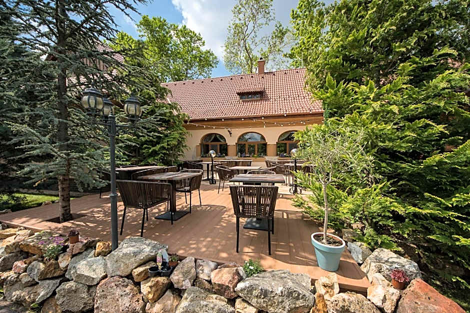 Platan Garden Rooms & Restaurant