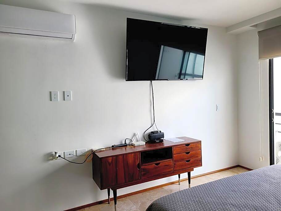 406 Cozy Studio Walking distance to 5th Av
