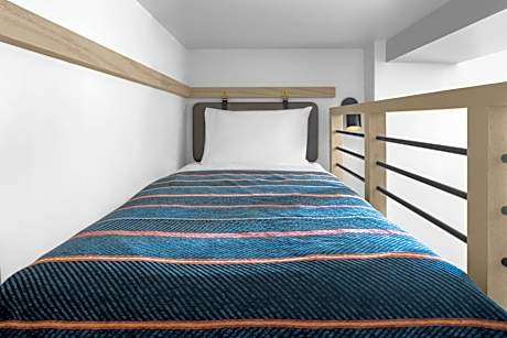 Room with One Set of Bunk Beds