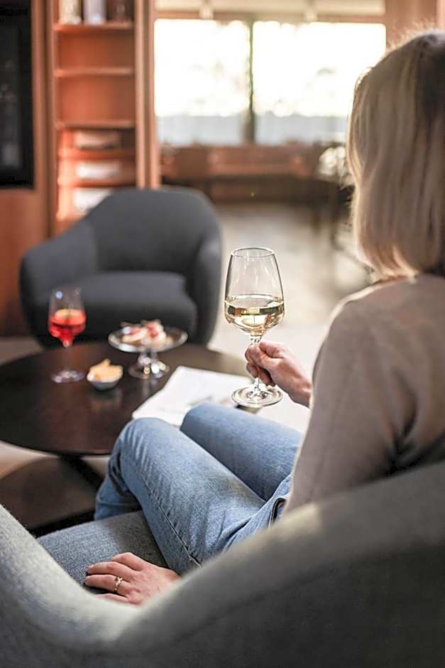 La Paula Apartments & Suites