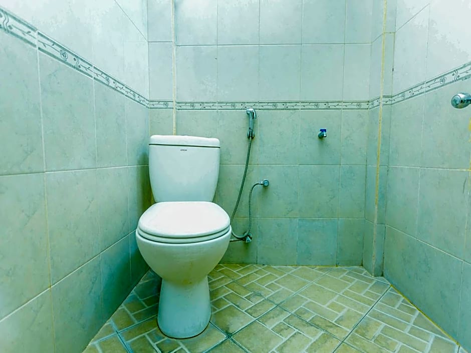 OYO 2848 Senaz Guesthouse