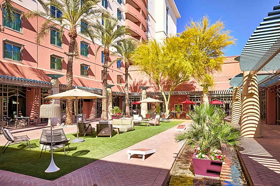 Renaissance® Phoenix Glendale Hotel & Conference Center