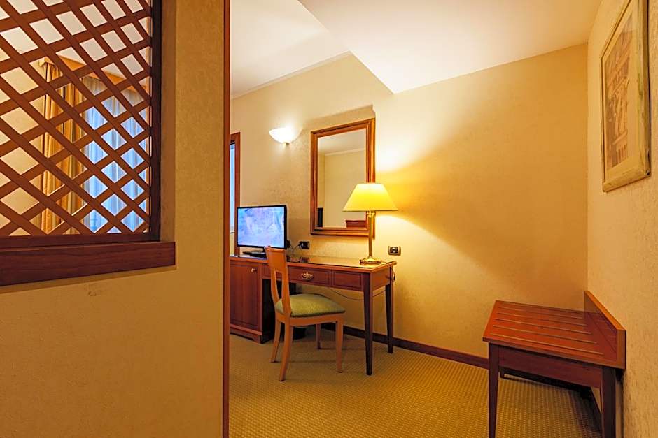 Hotel Excelsior Magenta