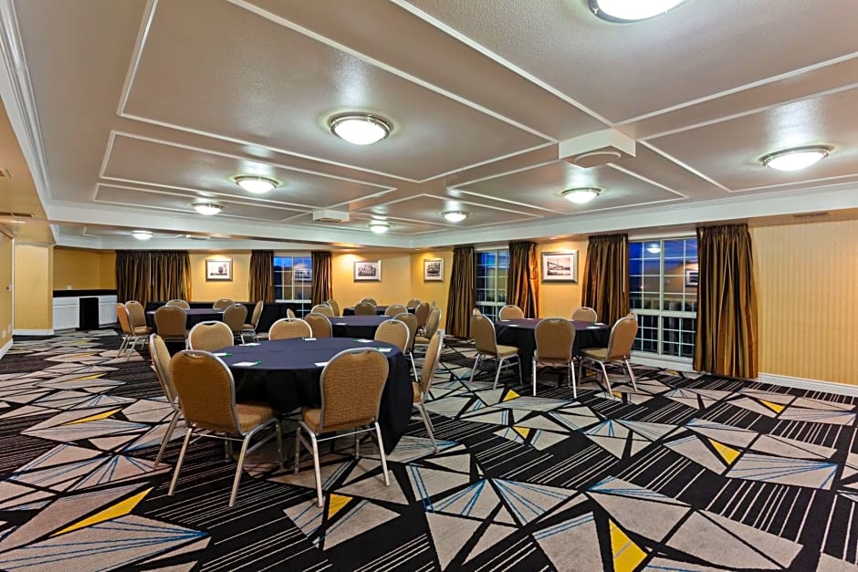 Holiday Inn & Suites San Mateo - SFO By IHG