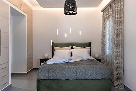 Senior Suite with Sea View & Outdoor Jetted Tub