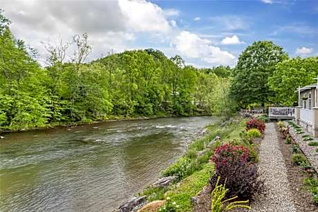 Best Western Plus River Escape Inn & Suites