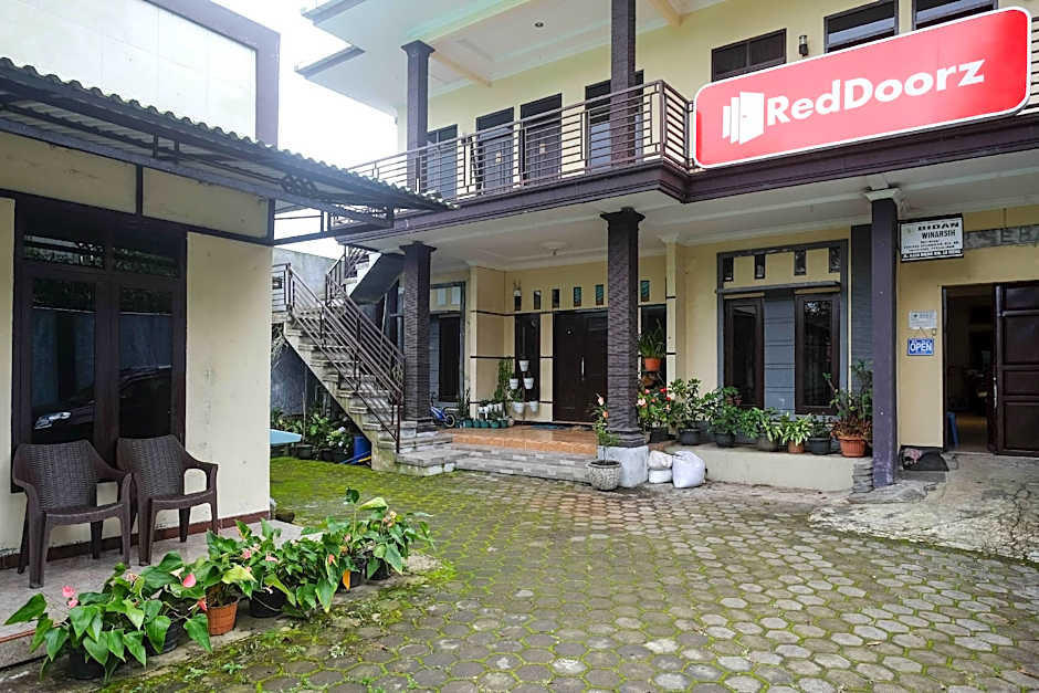RedDoorz Syariah near Gardu Pandang Dieng