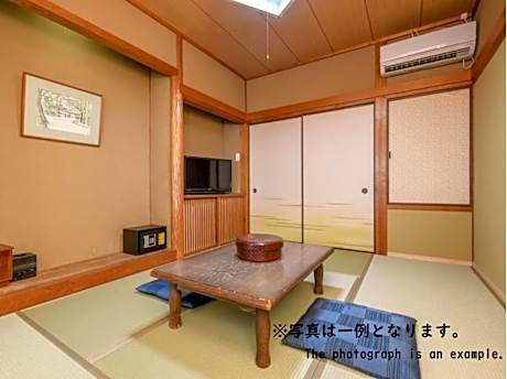 Standard Twin Room with Shared Bathroom