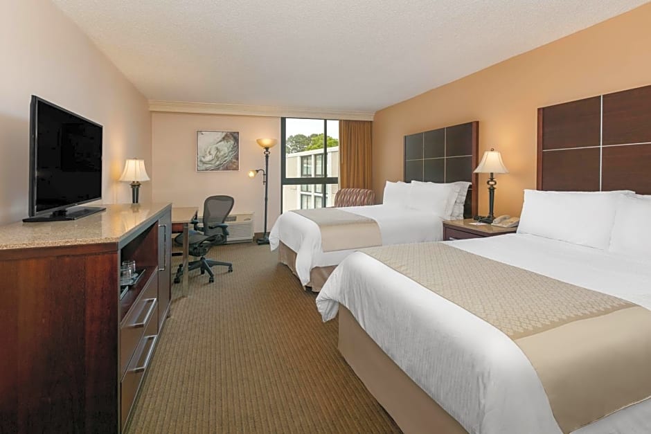Wyndham Riverfront Hotel