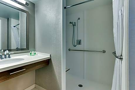 King Room with Hearing Accessible Roll In Shower - Non-Smoking