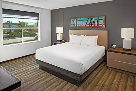 Specialty King Suite with Sofa Bed, Kitchen and Accessible Tub - Disability Access