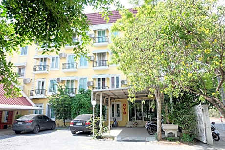 OYO 75429 '101 place navanakorm'