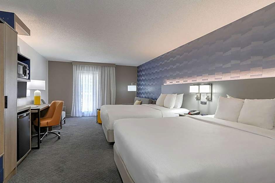 Comfort Inn & Suites At Dollywood Lane