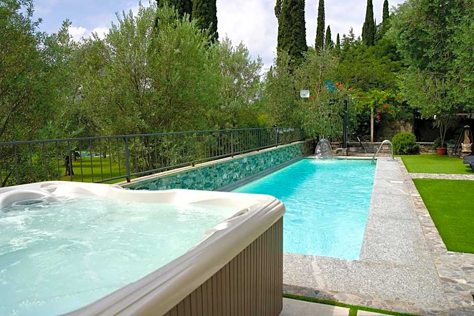 Hotel Diffuso Il Portichetto sulla collina a Vezio Perledo